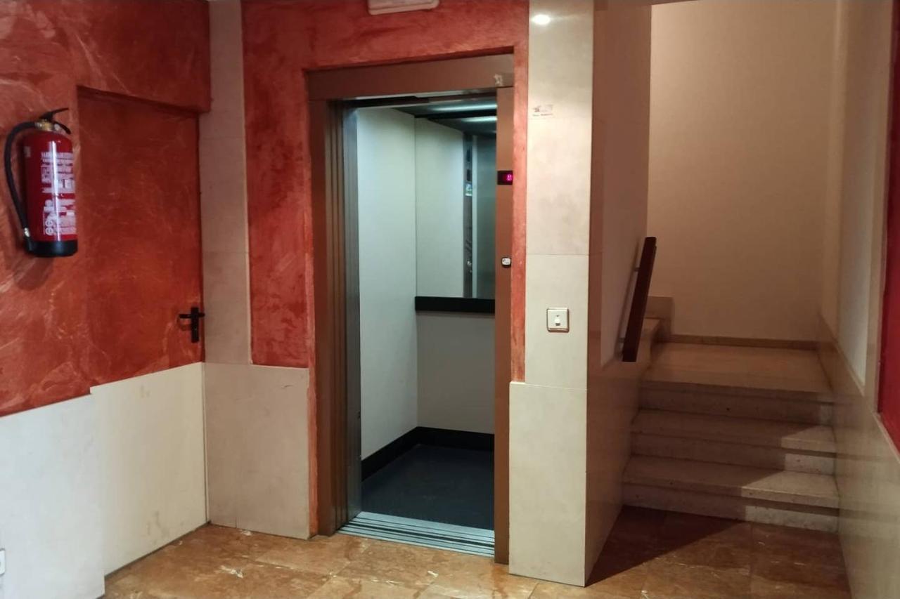 Apartamento centrico en Monforte de Lemos - NO WIFI - parking privado Monforte De Lemos Exterior foto